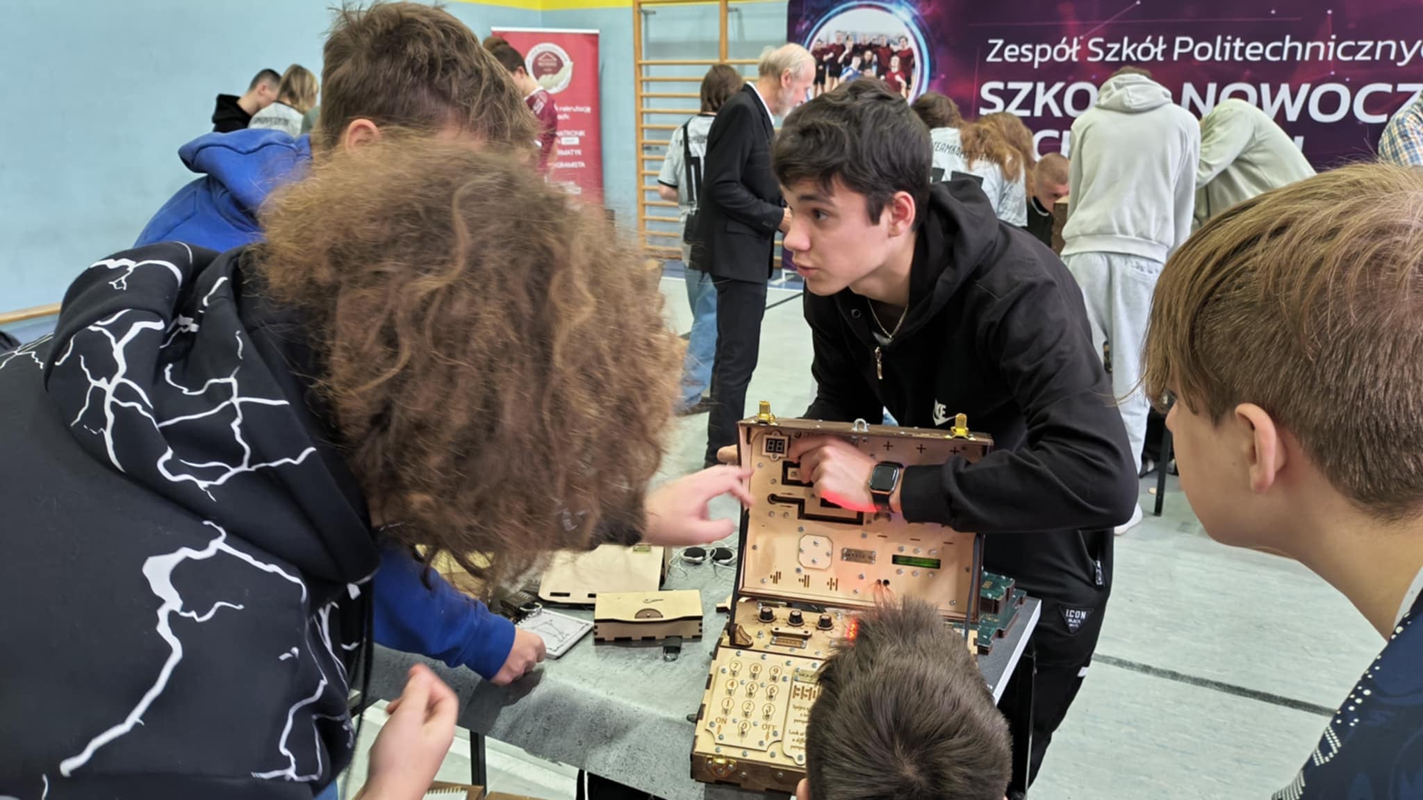  Uczniowie podczas wydarze...